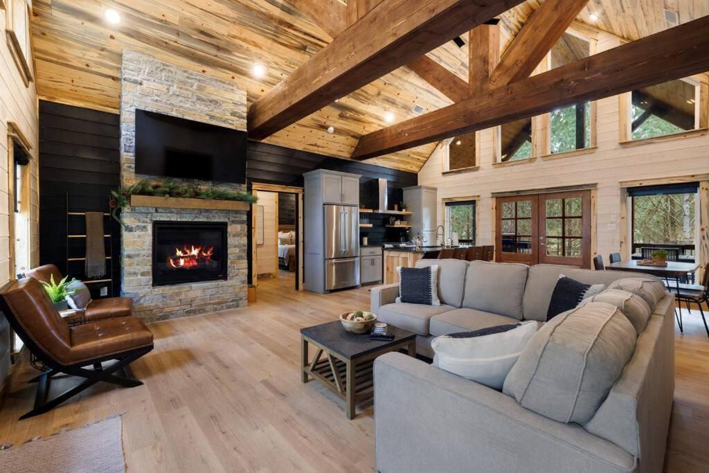 Lone Pine Lodge. Brand New! 2 Bedroom Luxury Cabin. Broken Bow Exterior photo
