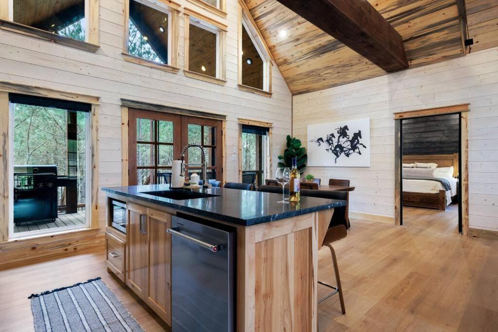 Lone Pine Lodge. Brand New! 2 Bedroom Luxury Cabin. Broken Bow Exterior photo