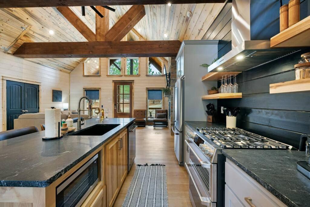 Lone Pine Lodge. Brand New! 2 Bedroom Luxury Cabin. Broken Bow Exterior photo